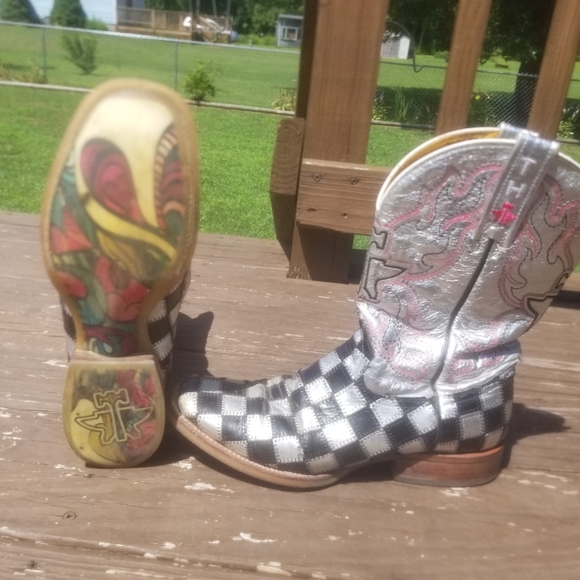 Tin Haul Shiny Metal Boots - Picture 2 of 11